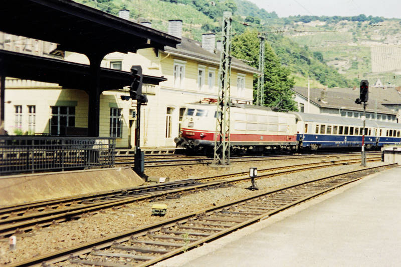 Einfahrt in Bacharach Bahnhof WDR Digit