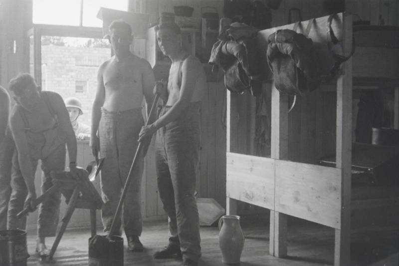 Soldaten putzen ihr Zimmer - WDR Digit