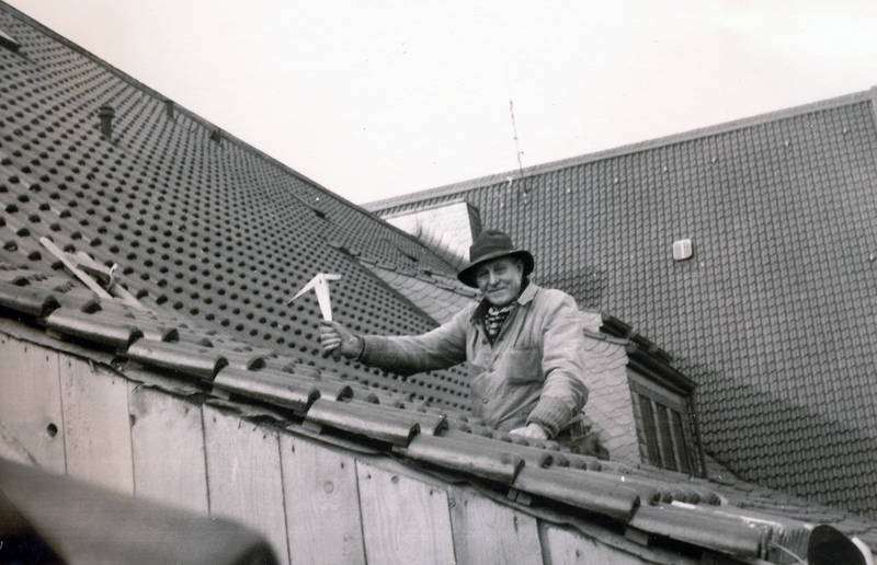 Dachdecker mit Schieferhammer WDR Digit