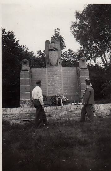 Vor dem Denkmal WDR Digit