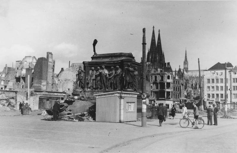 Reiterdenkmal im Trümmerfeld - WDR Digit